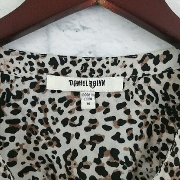 Daniel Rainn Medium Leopard Print Blouse Medium - Picture 4 of 4